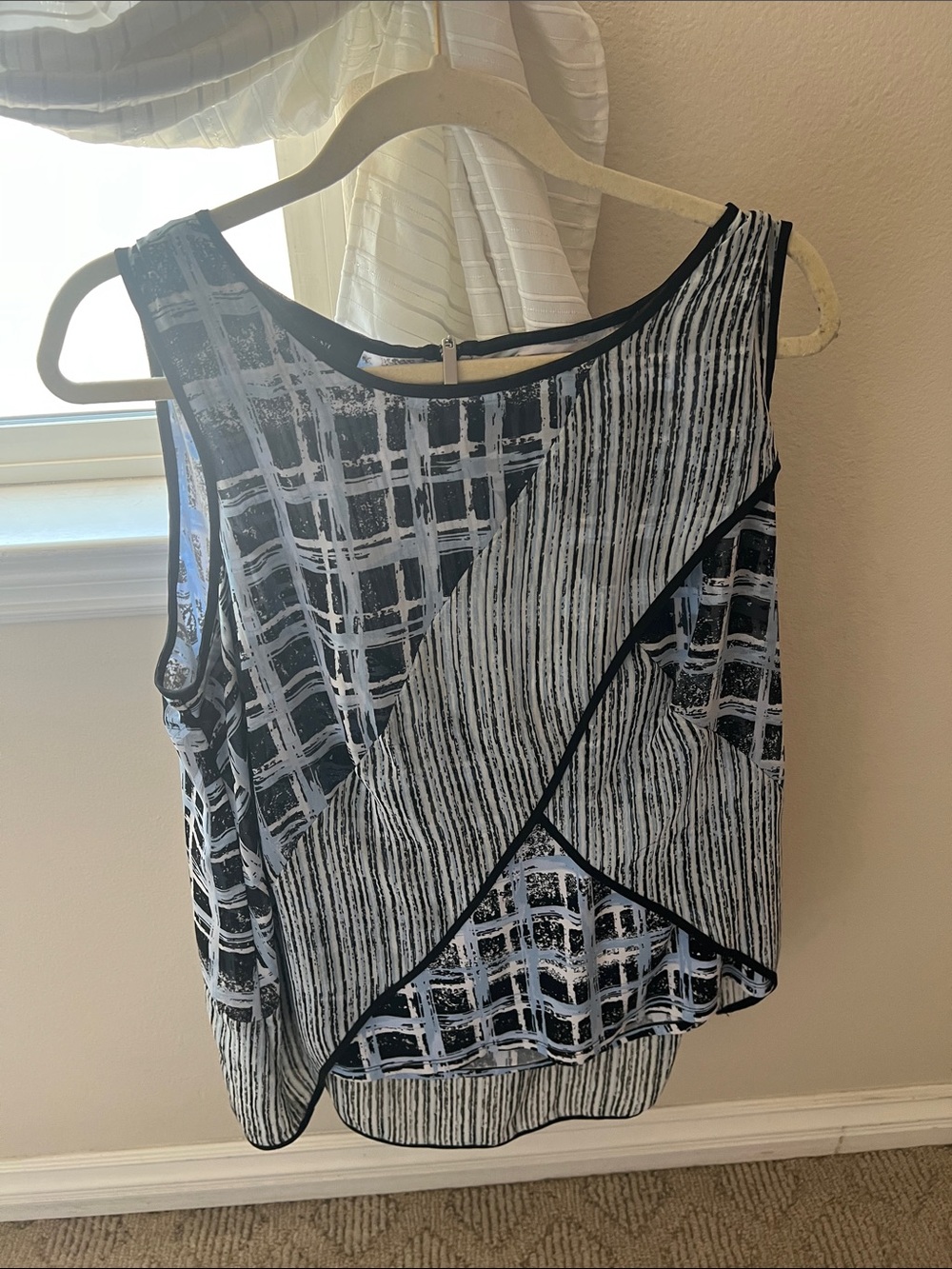 Alfani Black and White Patterned Sleeveless Blouse